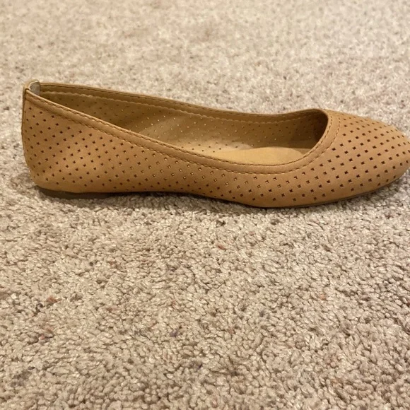 Lucky Brand Flats Diamond Pinhole Design, Sz 8, Color Tan, Ready for Spring EUC - Picture 8 of 14